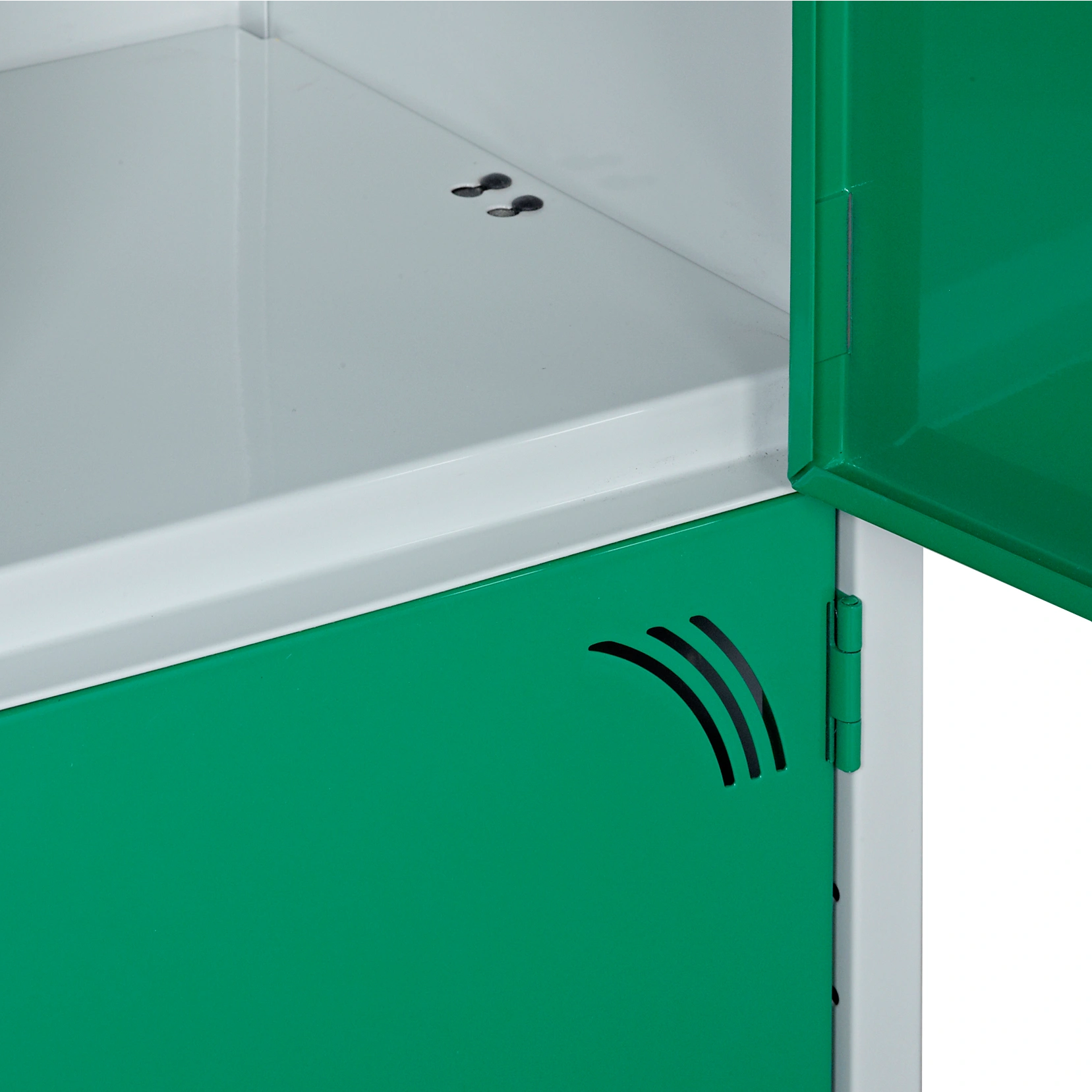 Qmp Standard Storage Locker - 2 Door 3 Locker shelf close-up