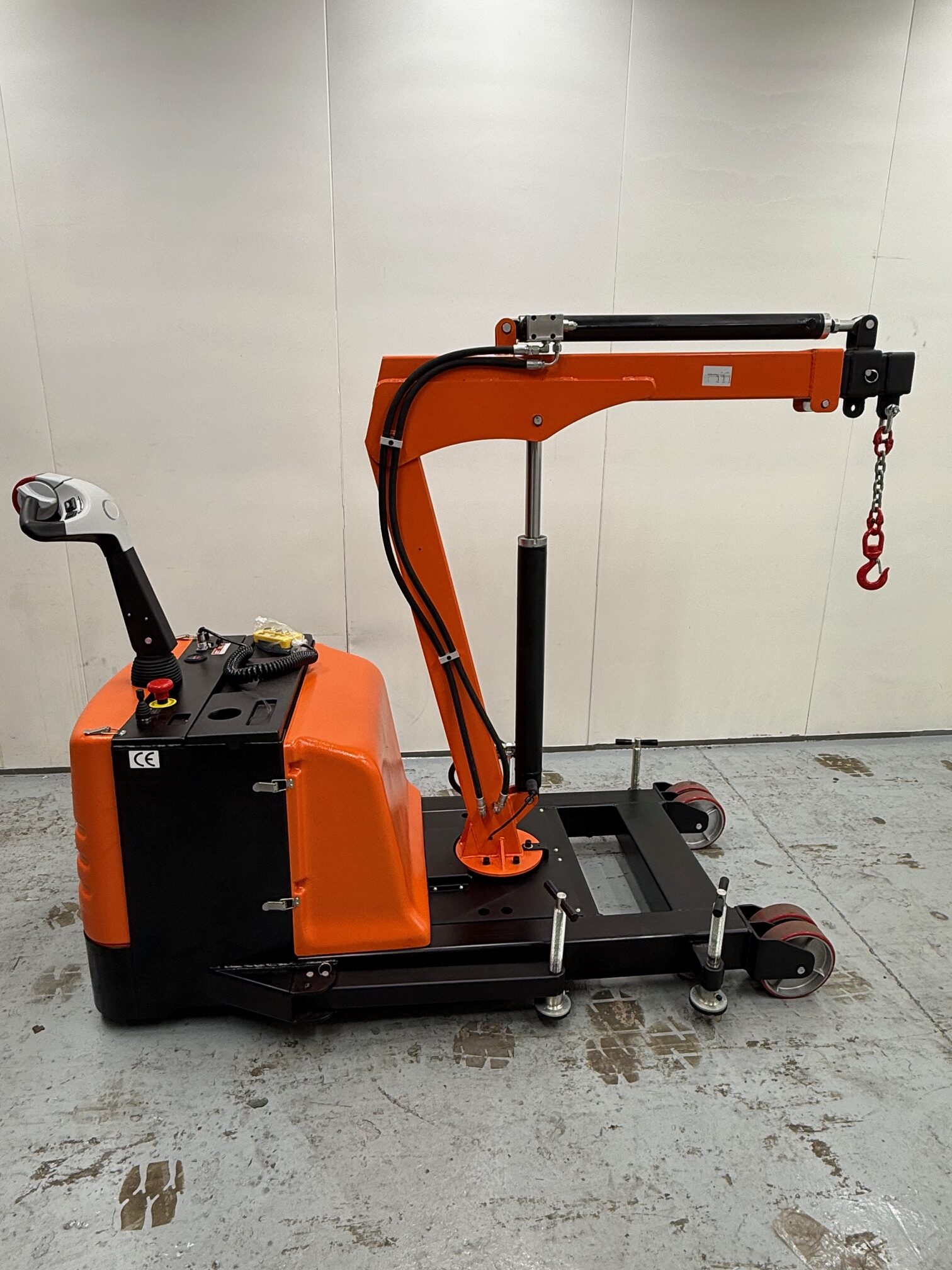 Ecowarrior 900Kg Full Electric Rotating Counterbalanced Crane 2 Ecowarrior 900kg full electric rotating counterbalanced crane