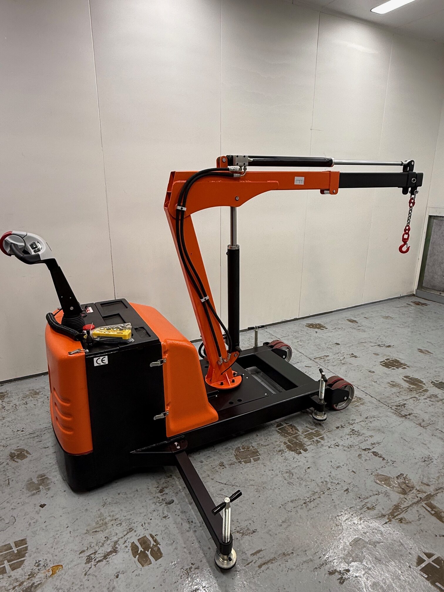 Ecowarrior 900Kg Full Electric Rotating Counterbalanced Crane 13 Ecowarrior 900kg full electric rotating counterbalanced crane