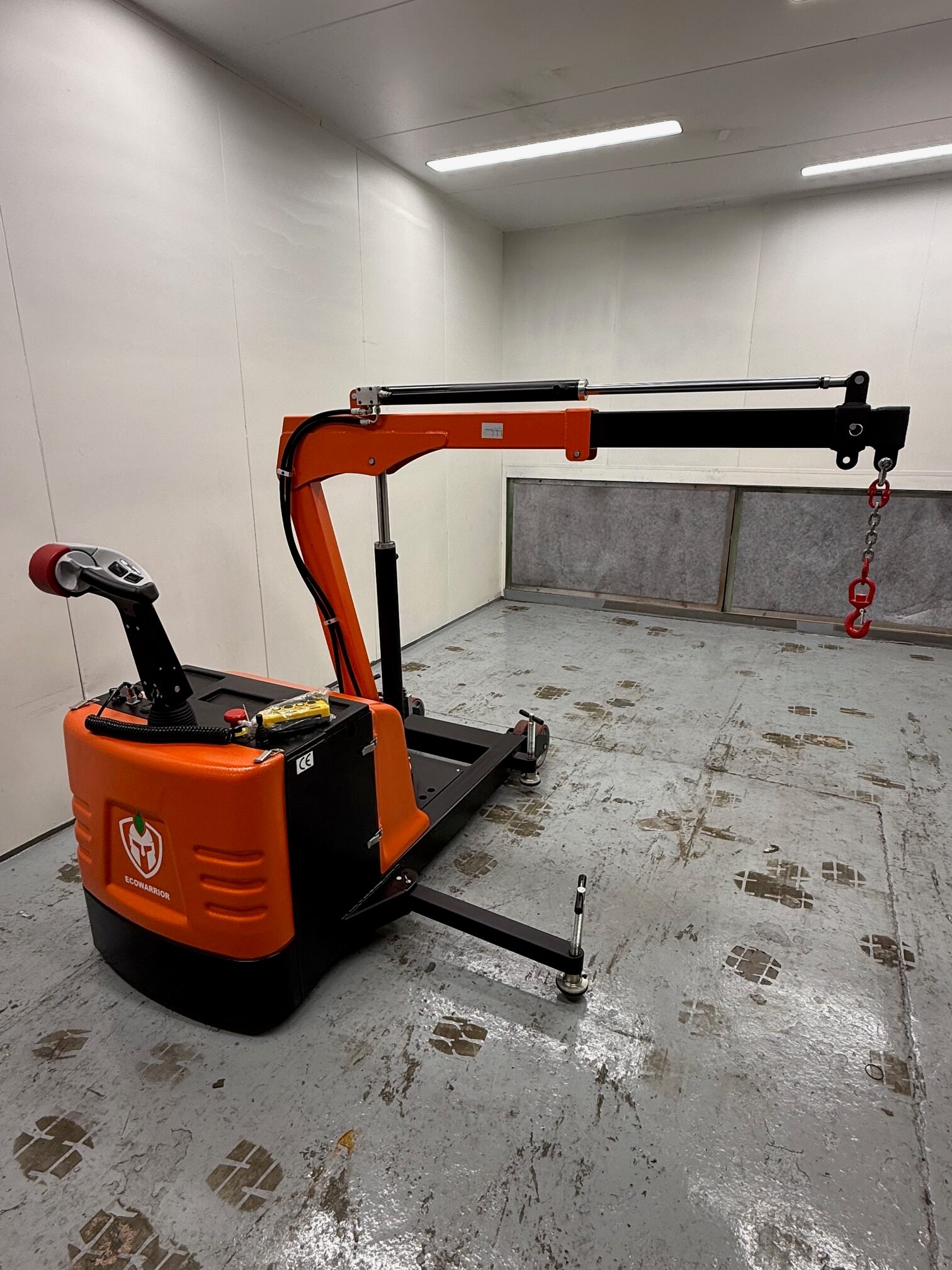 Ecowarrior 900Kg Full Electric Rotating Counterbalanced Crane 12 Ecowarrior 900kg full electric rotating counterbalanced crane