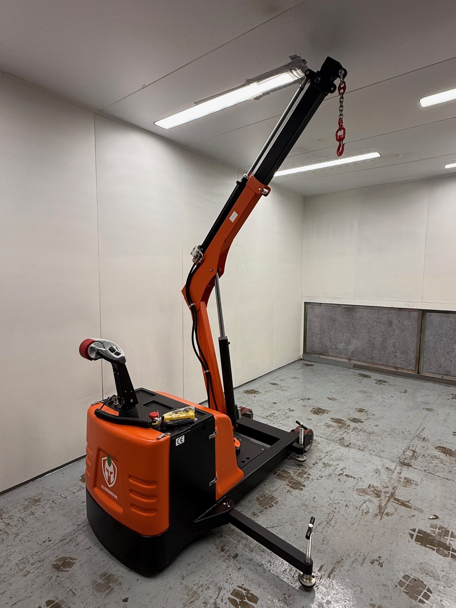 Ecowarrior 900Kg Full Electric Rotating Counterbalanced Crane 11 Ecowarrior 900kg full electric rotating counterbalanced crane
