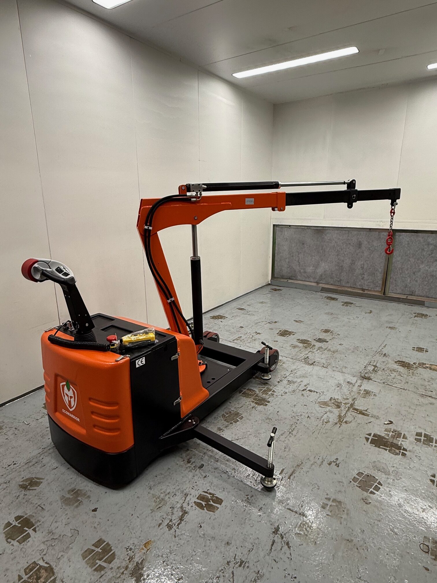 Ecowarrior 900Kg Full Electric Rotating Counterbalanced Crane 10 Ecowarrior 900kg full electric rotating counterbalanced crane